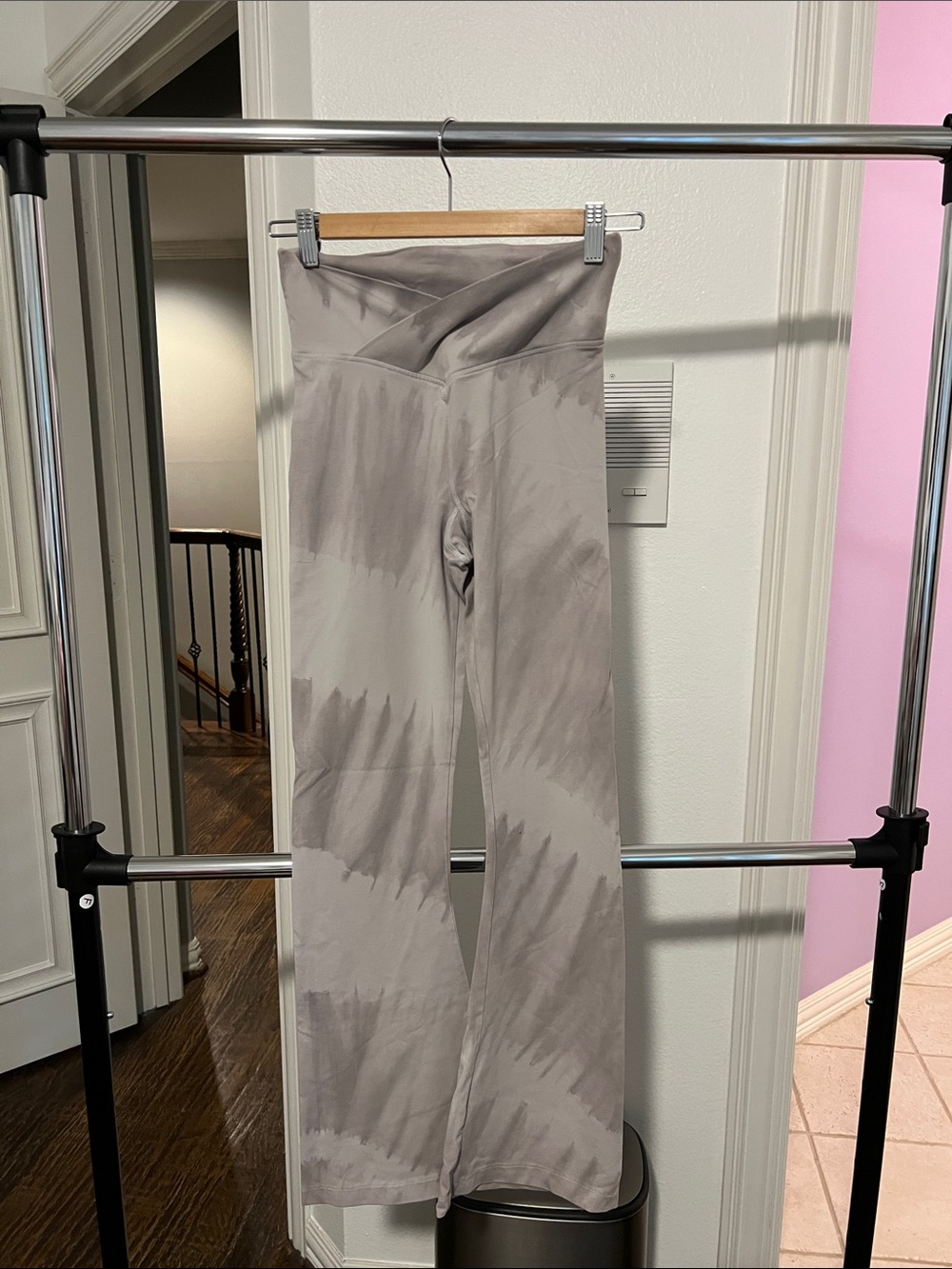 PINK Victoria's Secret Light Gray leggings cross front size small